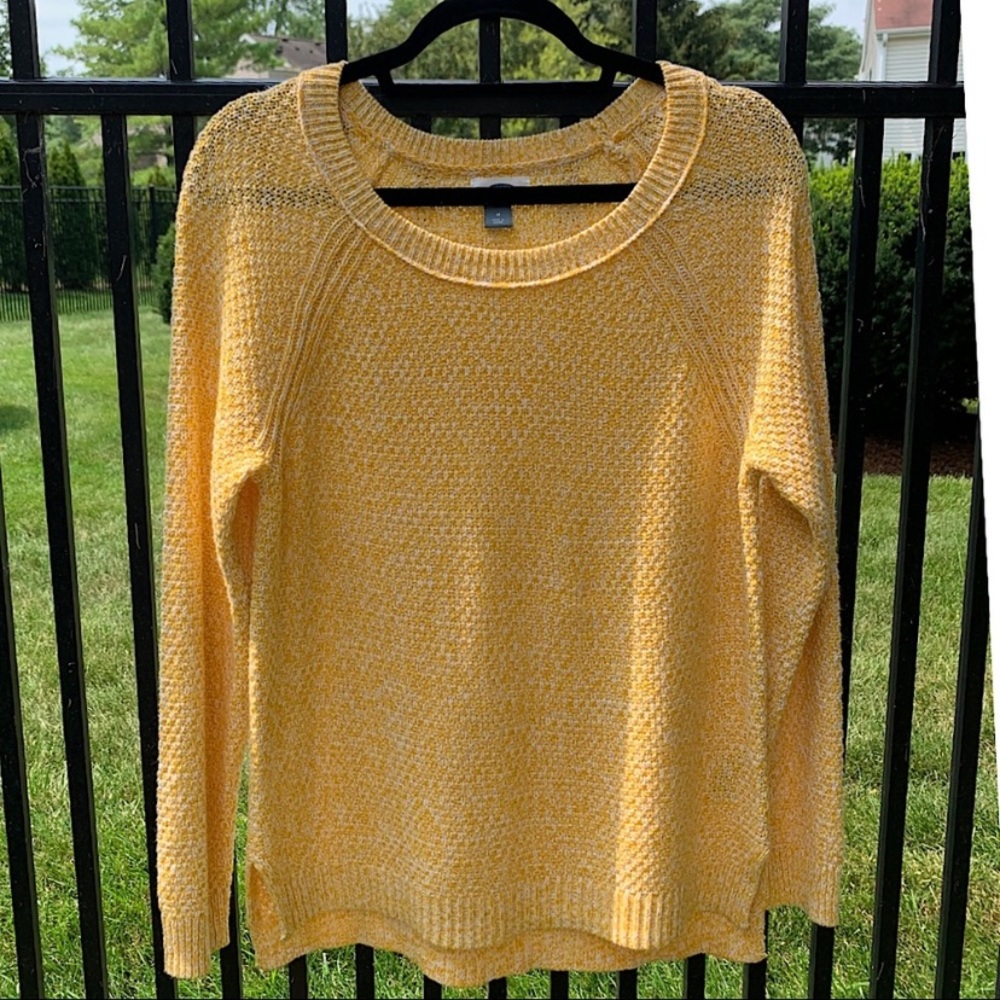 Old Navy Yellow Knit Sweater 
Size: M